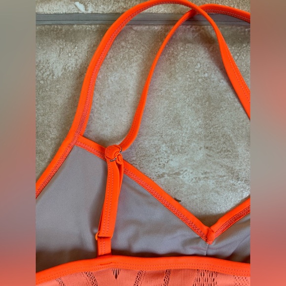 Alo Yoga Women’s Orange Aria Neon Sports Bra Crisscross Back; size Medium - Picture 5 of 7